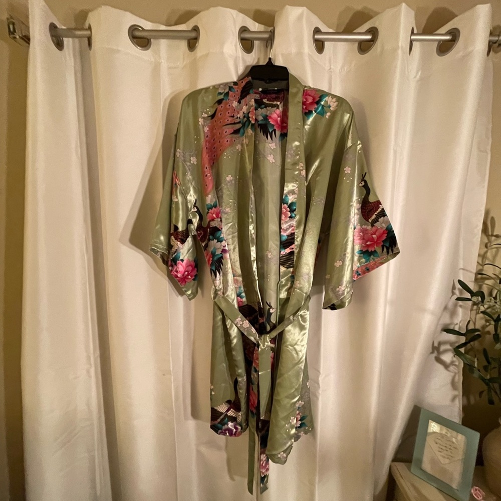 AvidLove XL gorgeous robe/ kimono multi color with tie belt